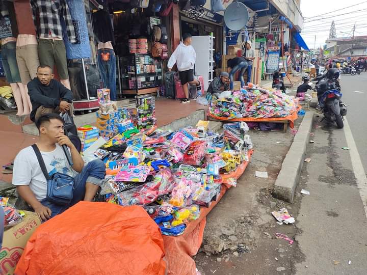 Pedagang Kaki Lima Mulai Menghilang Akibat Online Shop