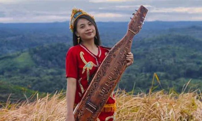 Sape Borneo Kalimantan Alat Musik Khas Suku Dayak