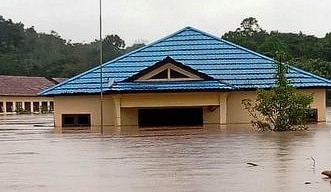 Banjir Bandang Landa Balangan, Warga Naik Atap