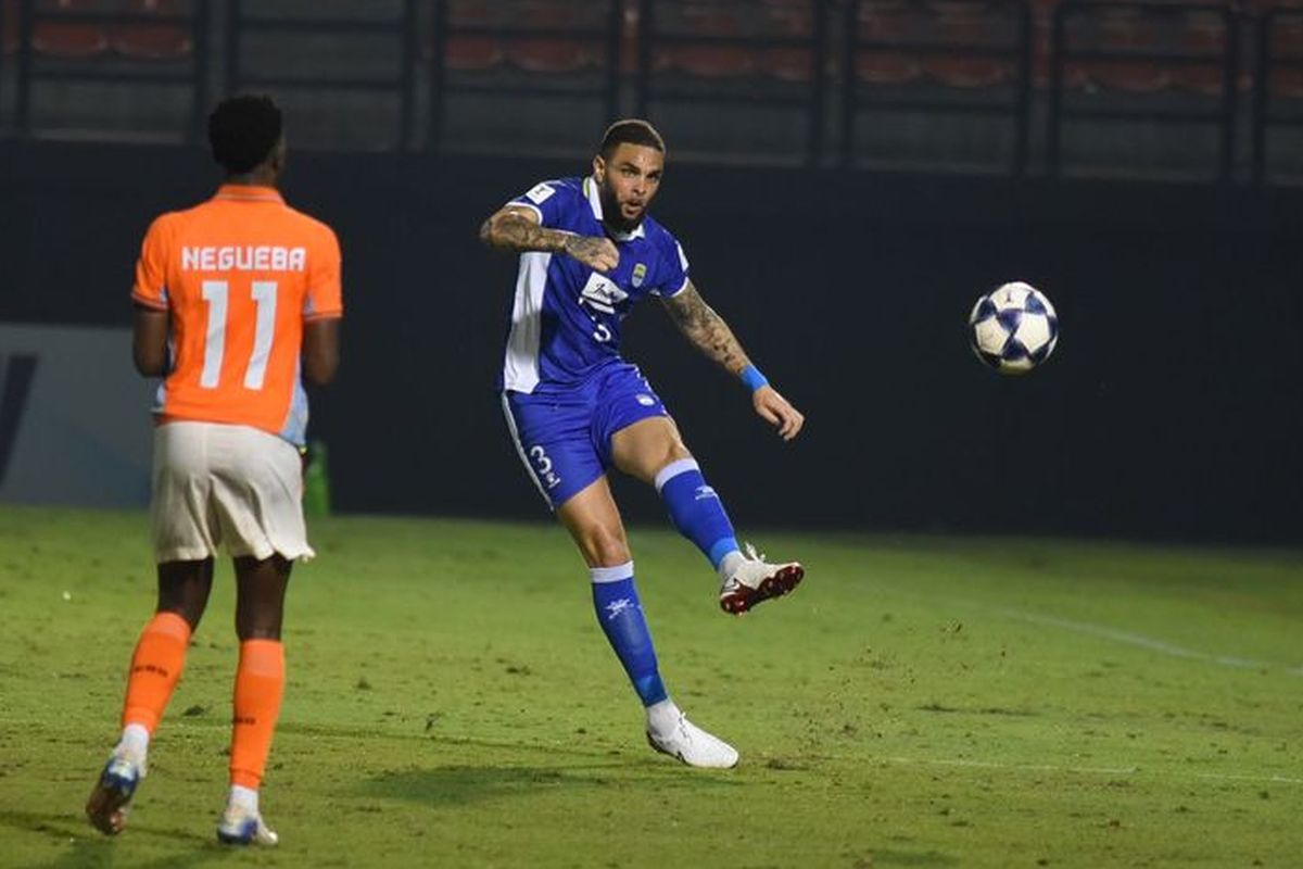 Bojan Hodak Kasih Nilai untuk Debut Layvin Kurzawa Di Persib