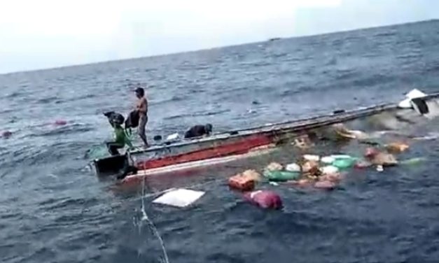 Ende Berduka: Kapal Nelayan Tak Berdaya Di Gulung Laut
