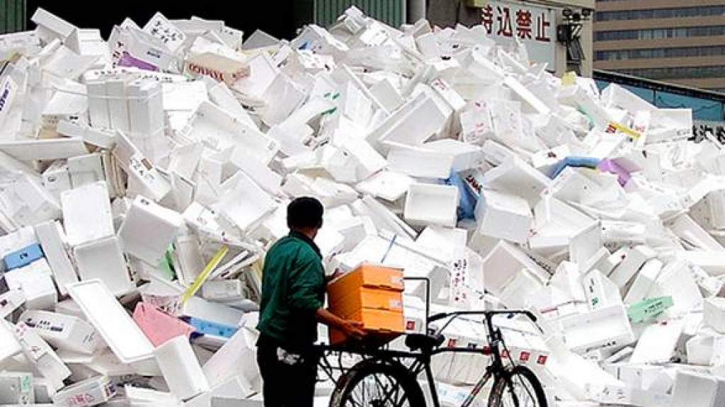 Plastik Fleksibel: Udah Mahal, Jadi Sampah Abadi Pula!