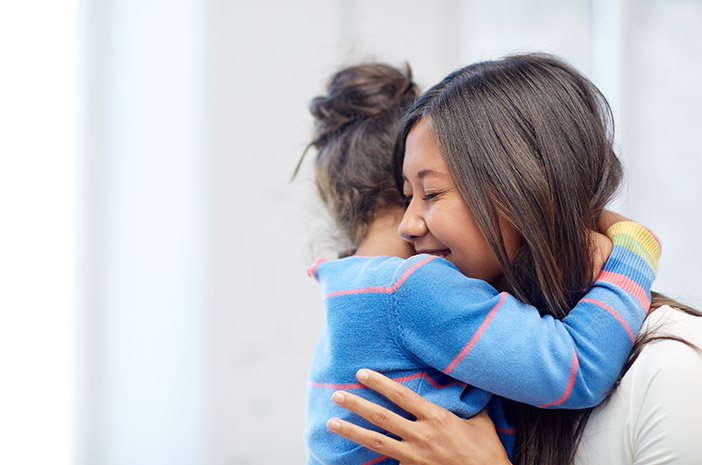 Peluk Dunianya: Tips Hadapi Anak Yang Introvert
