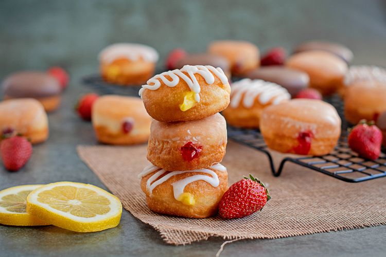 4 Toko Donat Surabaya Yang Variasinya Bikin Bingung Milih
