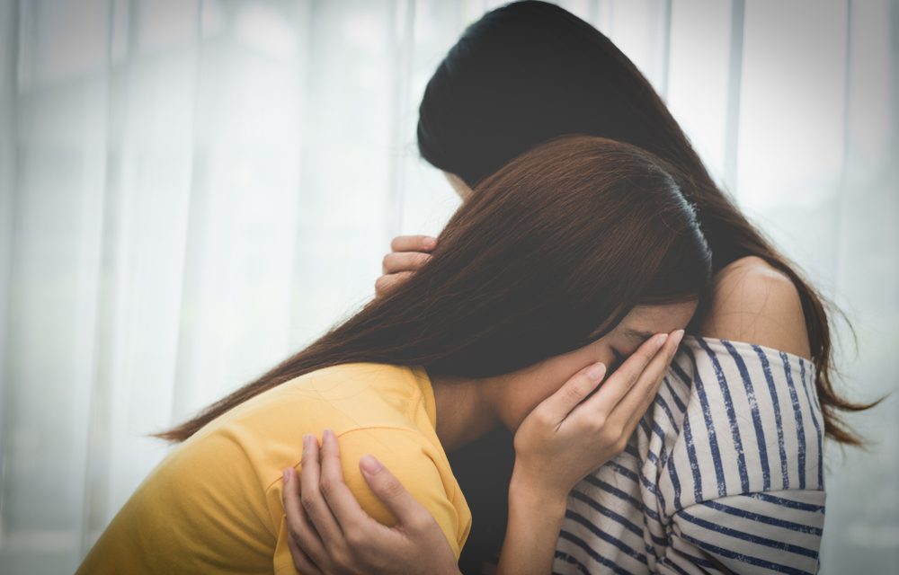 Tips Psikolog: Cara Tepat Hadir Buat Teman Yang Sedang Berduka