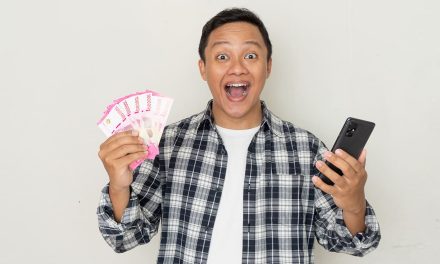 Pantau Uang Lewat HP? Ini Cara Mudahnya