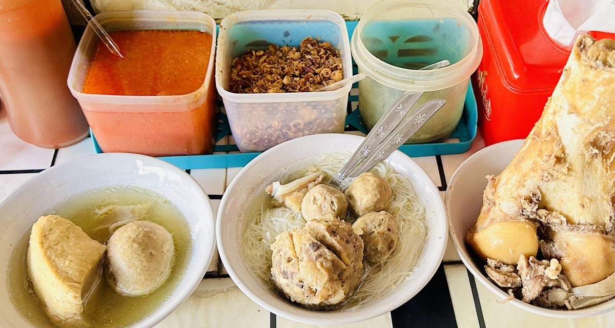Langganan Orang Lama: 4 Bakso Paling Legendaris Di Jakbar