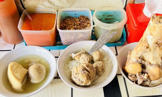 Langganan Orang Lama: 4 Bakso Paling Legendaris Di Jakbar